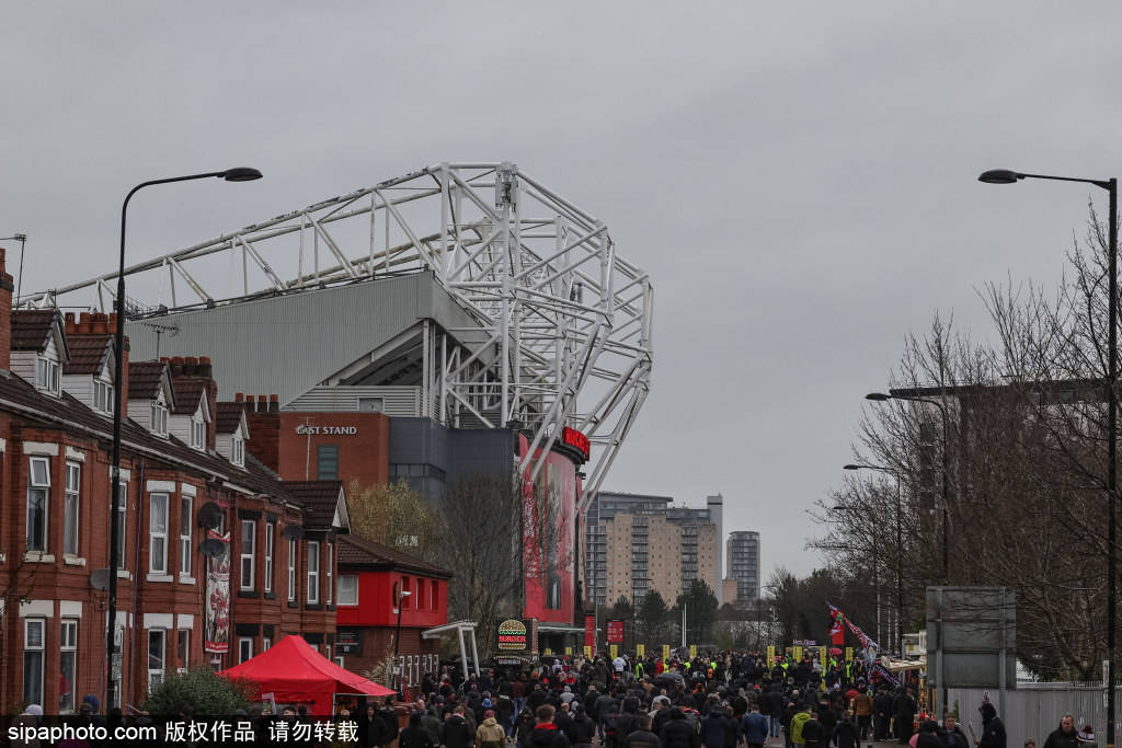 曼联伤情速递：马丁内斯、德利赫特、多古伤情更新及复出时间表，伯恩茅斯一役前瞻